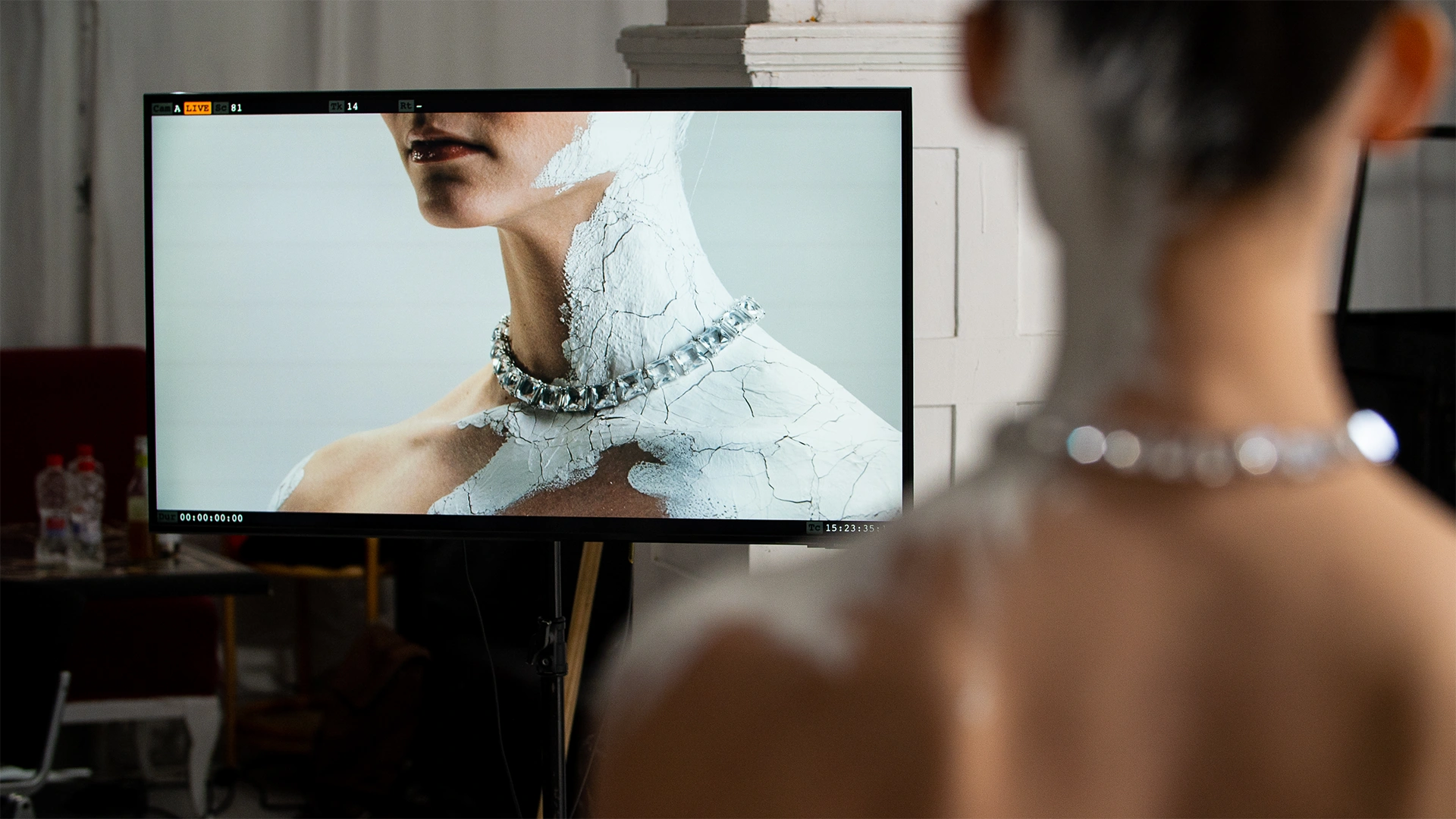 Ein Bild zeigt das Setup eines Fotoshootings oder Videodreh des Friedrichstadtpalast Berlin zur Grand Show 