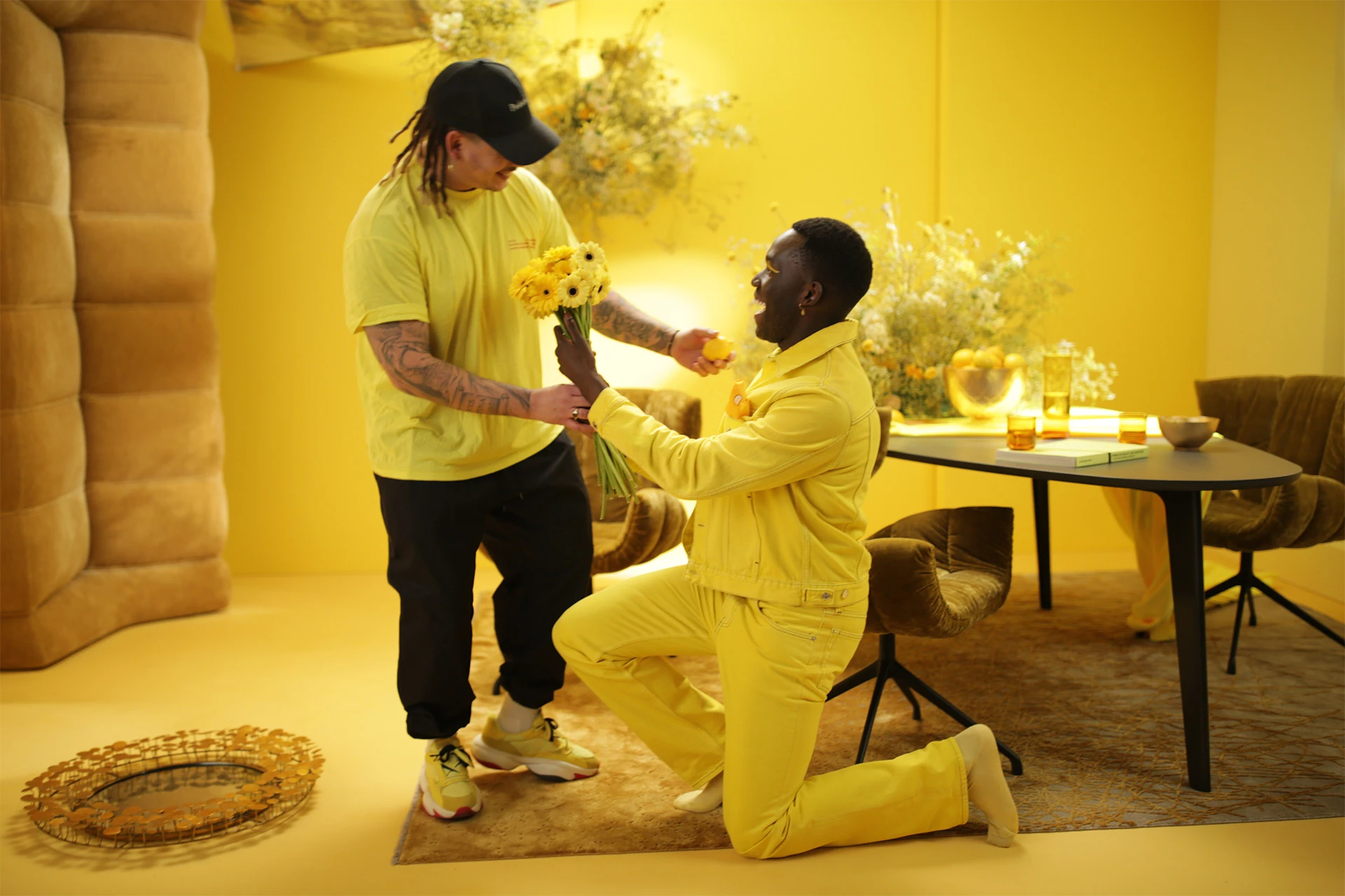 Das Bild zeigt einen Behind-the-scenes Shot im LIVING BERLIN zur Kamapgne Home of Interior Dreams.