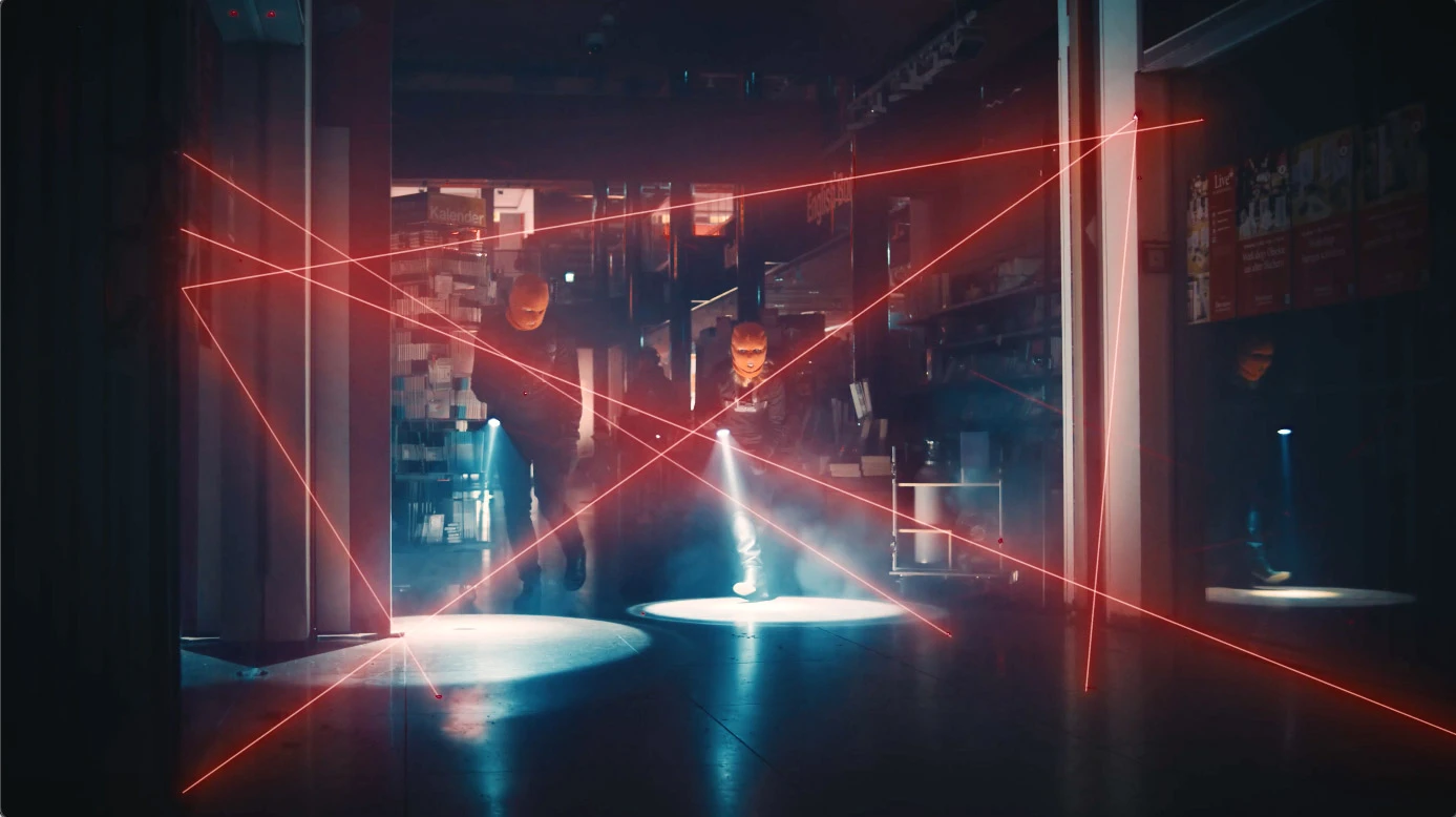 Ein Bild zeigt zwei Personen beim Einbrechen für das Buch 