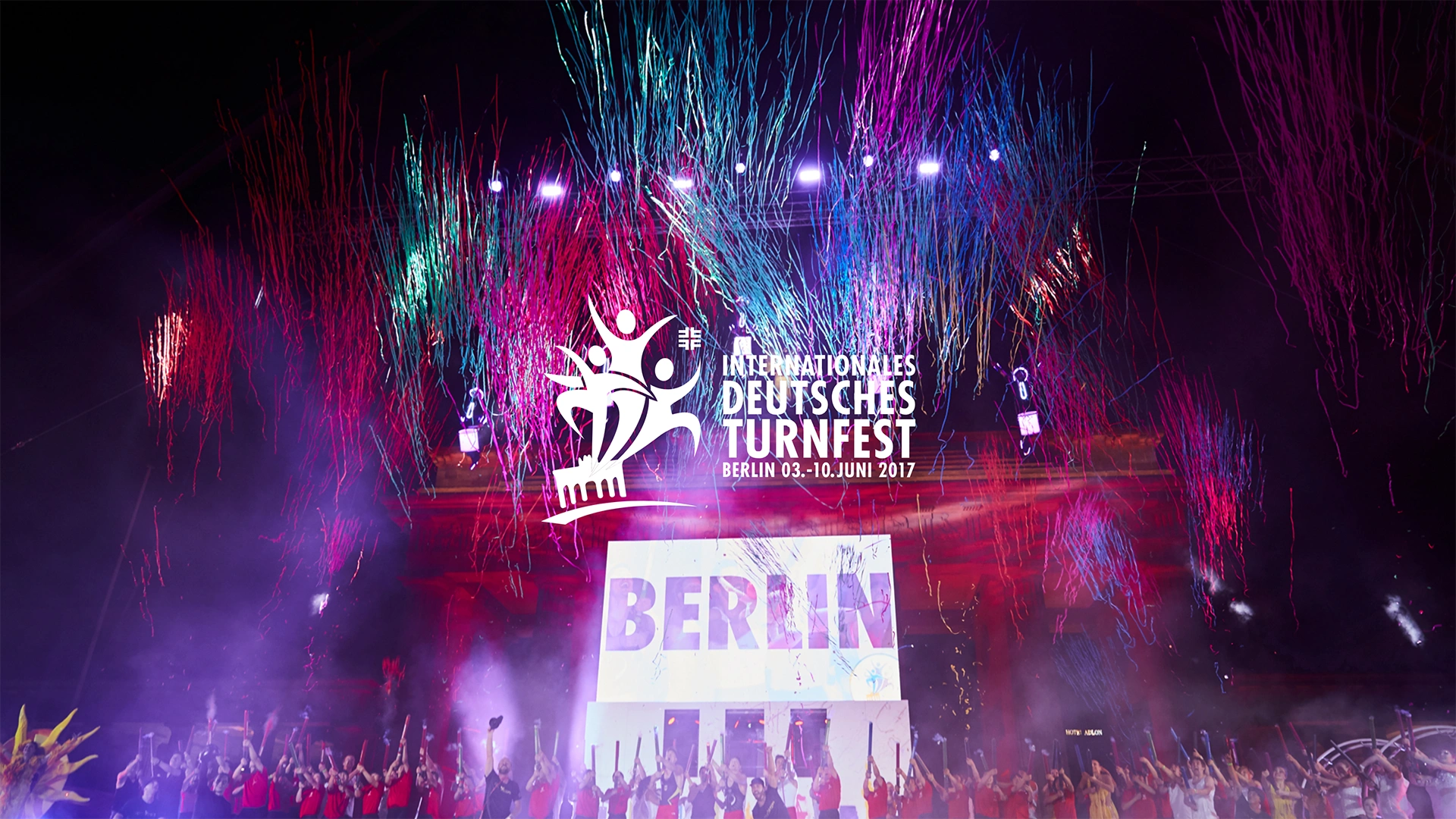 Ein Bild zeigt die Bühne bei 